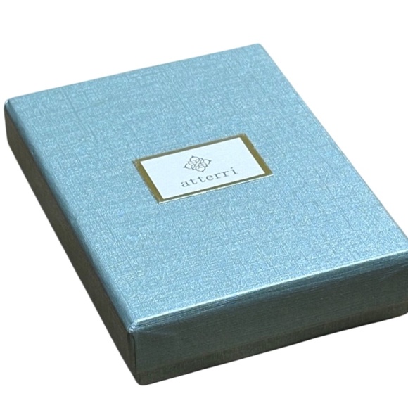 Atterri Bracelet, Bright Gold, 8 Charms, Hearts Star, Cubic Zircon Genuine Shell - Picture 7 of 8